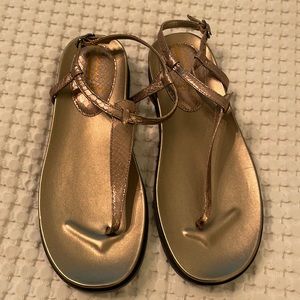 LAST CHANCE! Naomi gold NEVER WORN comfort flat sandals from Sam Edelman